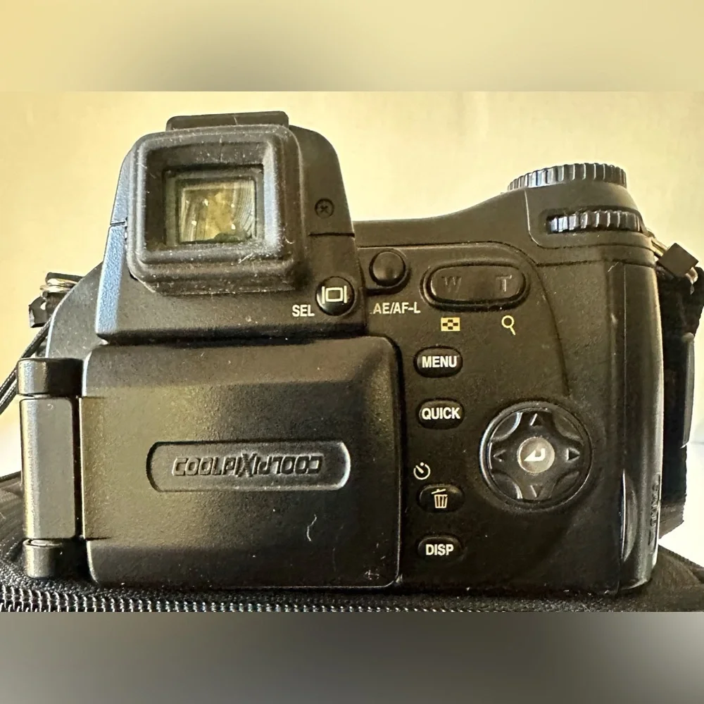 Nikon COOLPIX 8800 VR 8.0MP Digital Camera Black No Battery